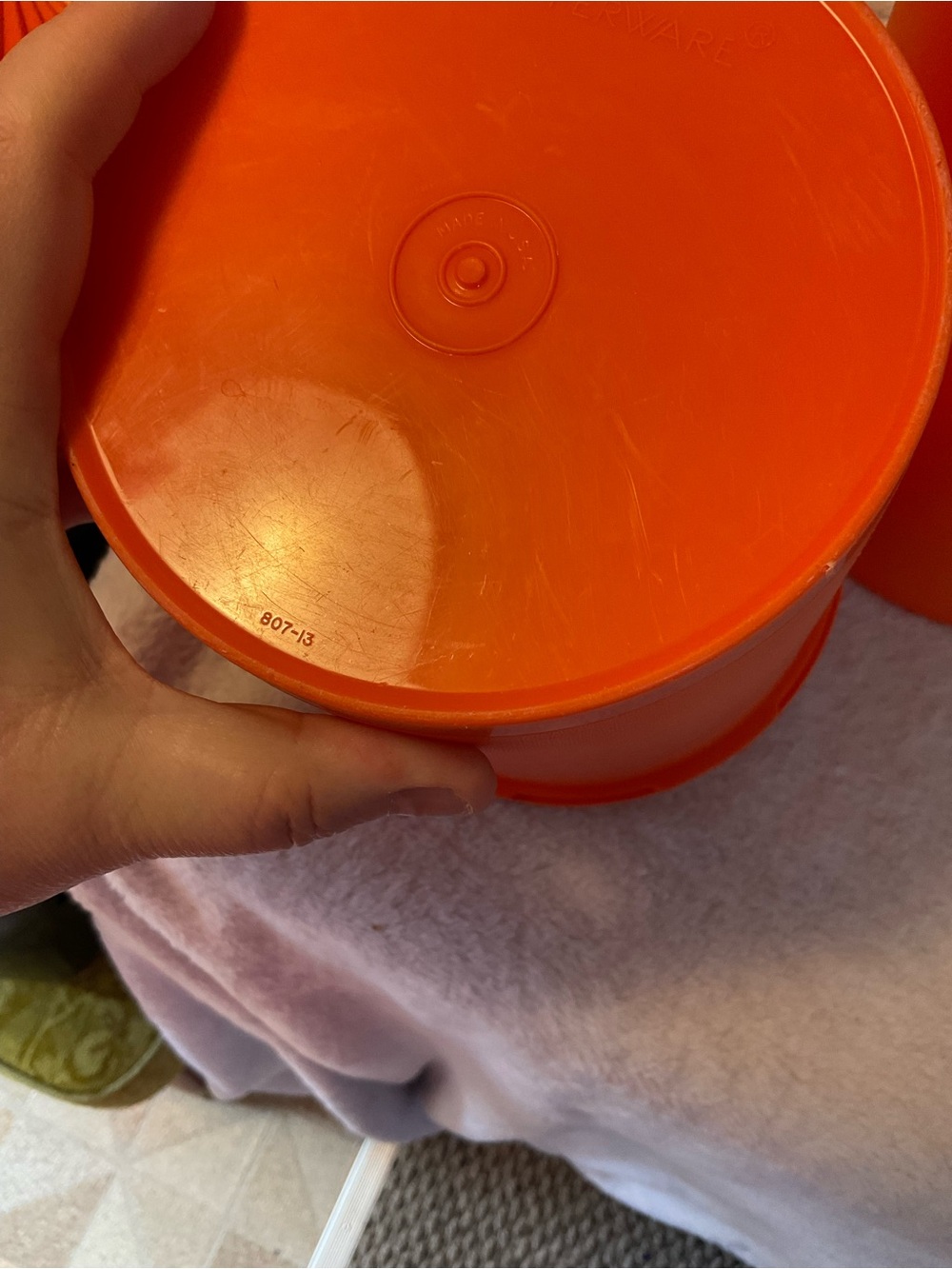 Tupperware: 2 Container Set with Lids 807-13 & 805-5 - Picture 5 of 8